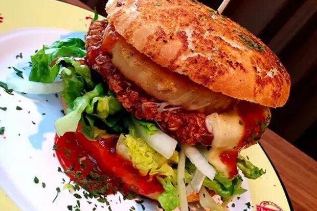 Monatsspecial Januar: Crunchy Chicken Burger „Hawaii“