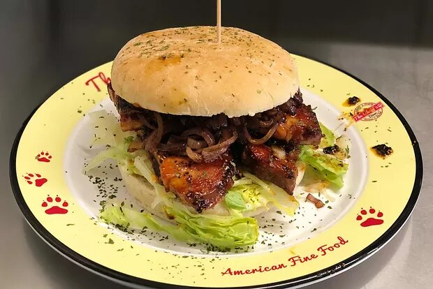 Monatsspecial Mai & Juni: Pork Belly Burger