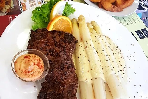 Daily Specials: Rinderhüftsteak mit Spargel 10.-12.5.19